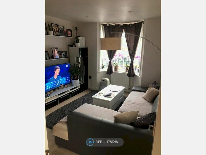 1 Bedroom Flat To Rent In Walton Road, Woking, GU21