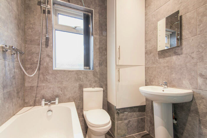 3 Bedroom Flat To Rent In Gerald Road, Salford, Salford, M6