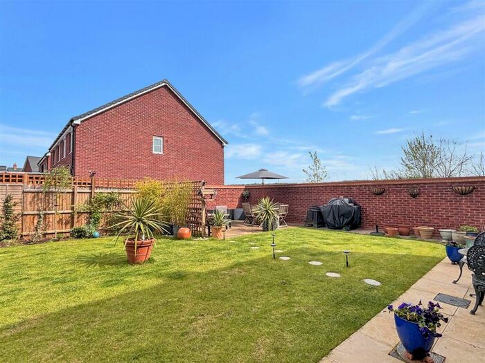 3 Bedroom Detached House For Sale In Herwin Close, Wellesbourne, CV35