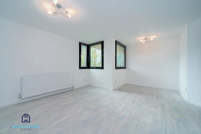3 Bedroom Flat To Rent In Chandos Way, London, NW11
