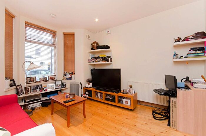1 Bedroom Flat To Rent In Napier Road, Kensal Green, London, NW10