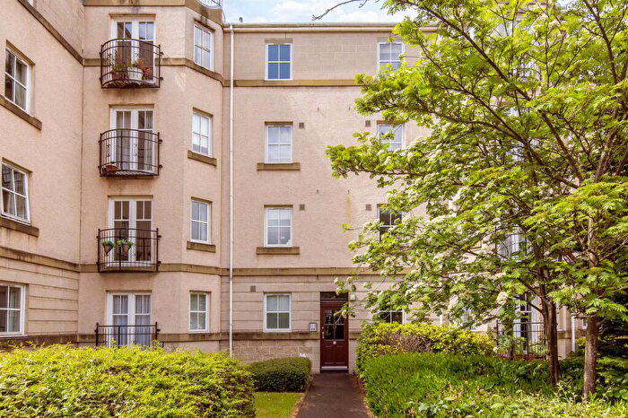 2 Bedroom Flat For Sale In Huntingdon Place, Edinburgh, EH7