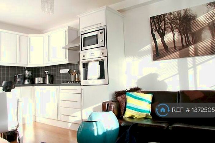 4 Bedroom Flat To Rent In President House, London, EC1V