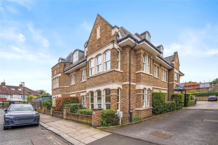 2 Bedroom Flat For Sale In Roxborough House, St Margarets, TW1
