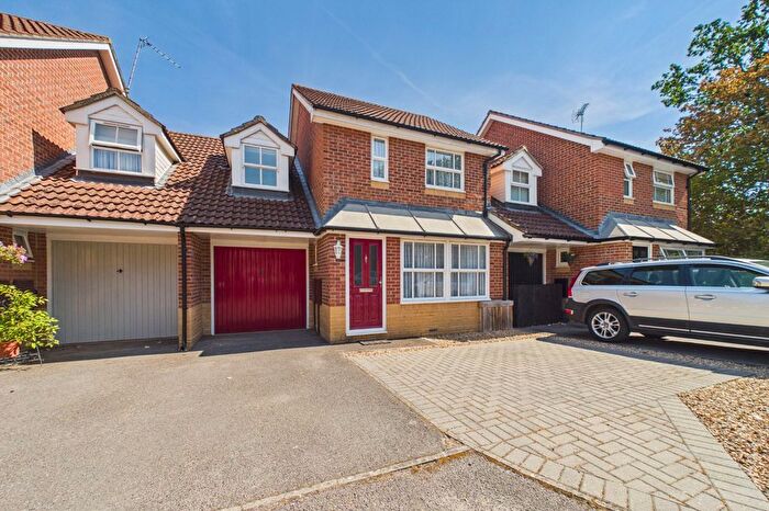 3 Bedroom Detached House For Sale In Wallcroft Close, Binfield, Bracknell, Berkshire, RG42