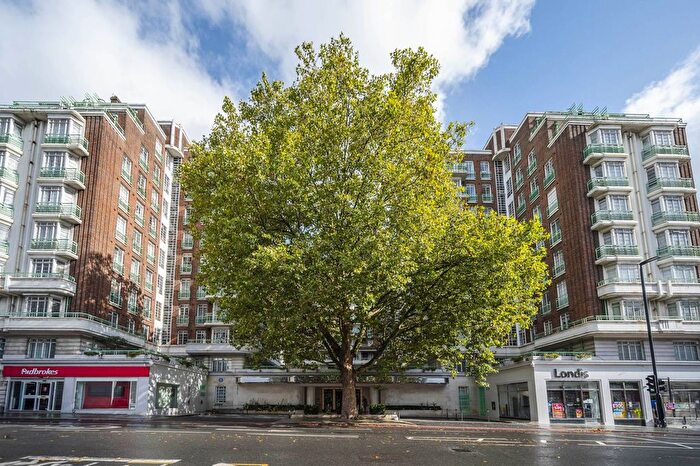 3 Bedroom Flat To Rent In Dorset House, Gloucester Place, Marylebone, London, NW1