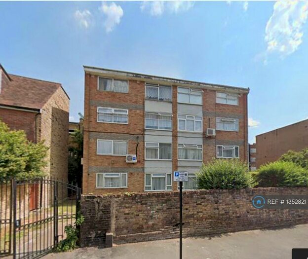 3 Bedroom Flat To Rent In Upper Clapton Road, London, E5