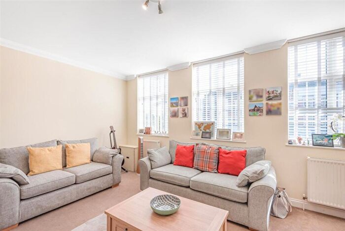 3 Bedroom Flat To Rent In Stoneleigh Broadway, Epsom, KT17