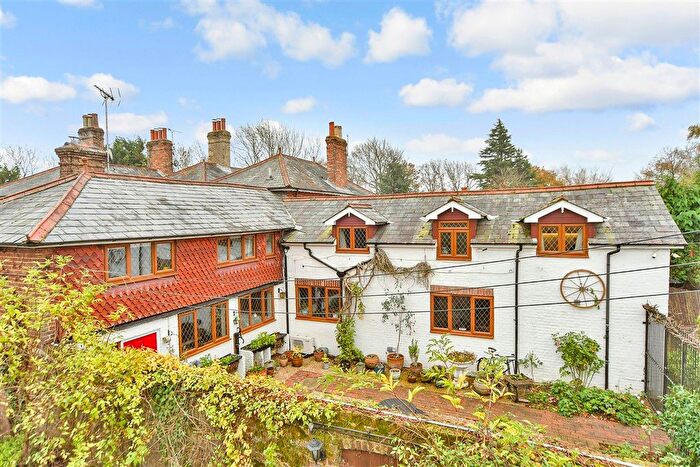 4 Bedroom Link Detached House For Sale In Faversham Road, Wichling, Kent, ME9