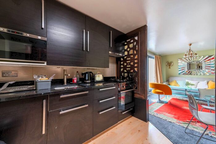 2 Bedroom Flat To Rent In Latimer Road, North Kensington, London, W10