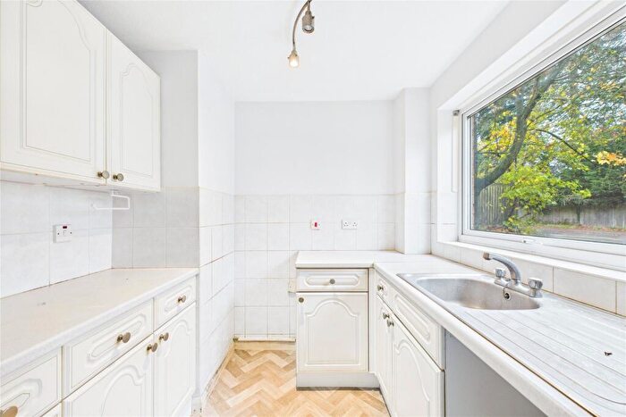 2 Bedroom Apartment To Rent In Fernley Court, Maidenhead, Berkshire, SL6