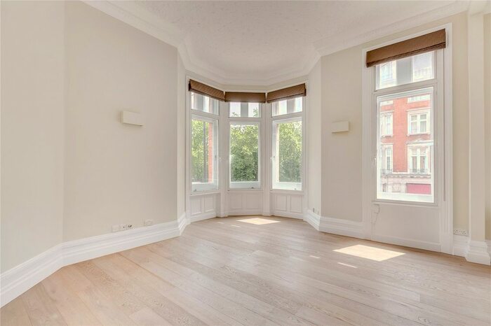 2 Bedroom Flat To Rent In Pont Street, Knightsbridge, SW1X