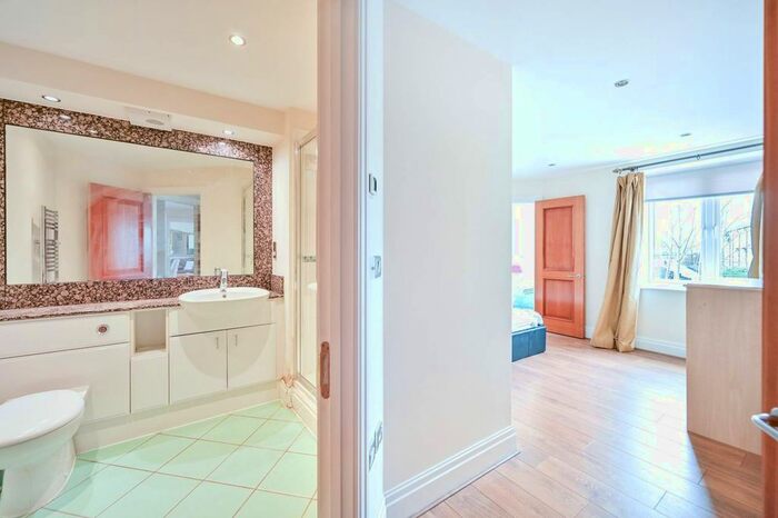 3 Bedroom Flat To Rent In Strand Drive, Kew, Richmond, TW9