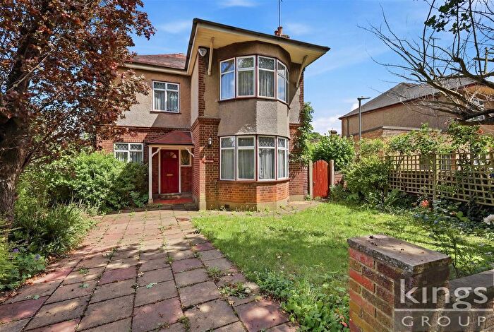 3 Bedroom Detached House For Sale In Albury Walk, Cheshunt, Waltham Cross, EN8