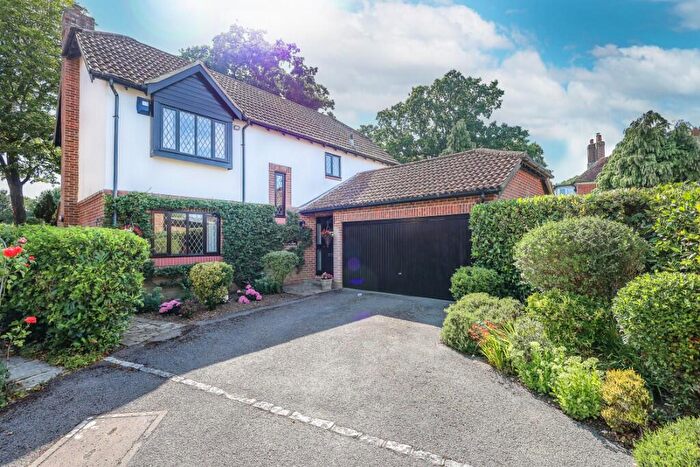 4 Bedroom Detached House For Sale In Bishearne Gardens, Liss, Hampshire, GU33