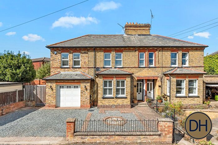4 Bedroom Semi-Detached House For Sale In Bushey Lea, Chipping Ongar, Essex, CM5