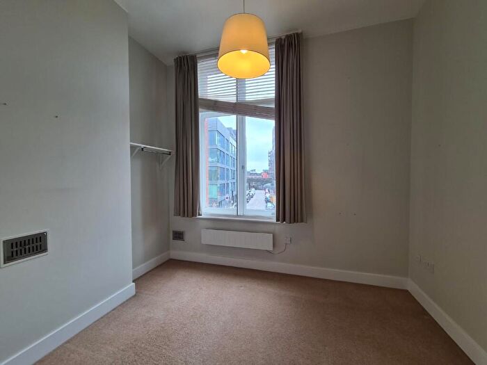2 Bedroom Apartment To Rent In Commercial Road, London, E1