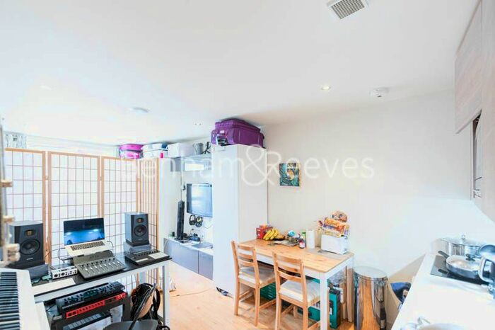 Studio To Rent In Octavia House, Fulham SW6