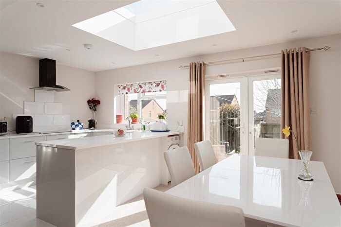 4 Bedroom End Of Terrace House For Sale In Stuart Road, Reigate, RH2