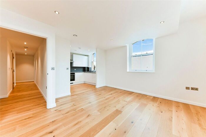3 Bedroom Flat For Sale In Goldleaf Apartments, - Goldhawk Road, London, W12