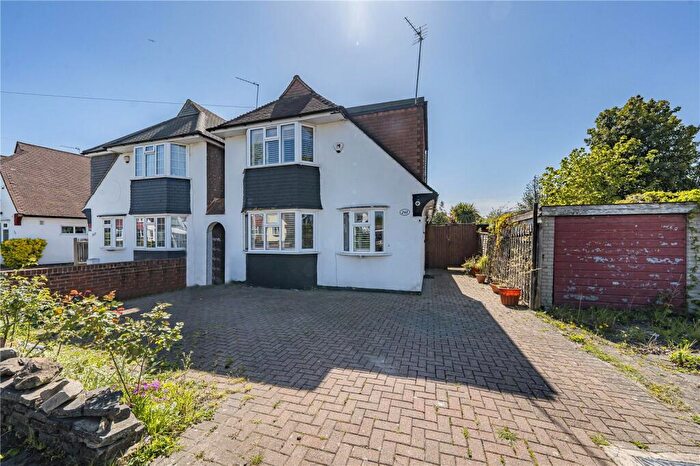 3 Bedroom Link Detached House For Sale In South Lane, New Malden, KT3