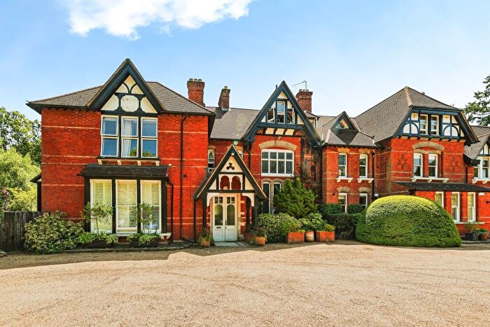3 Bedroom Apartment For Sale In Callow Hill, Virginia Water, GU25