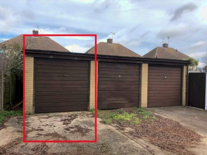 Garage / Parking To Rent In Leonard Drive, Rayleigh, SS6