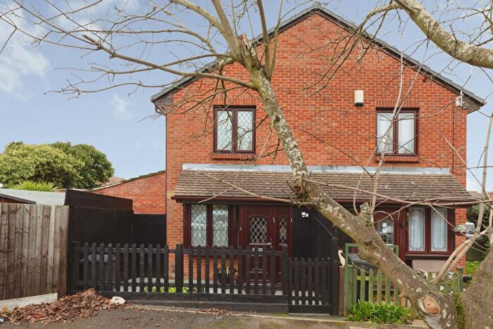 1 Bedroom Semi Detached House For Sale In Bernards Close, Ilford, Essex, IG6