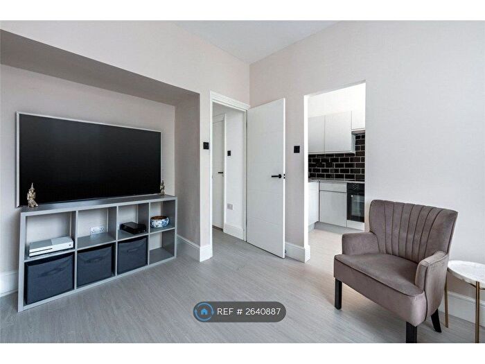 2 Bedroom Flat To Rent In Goldney Road, London, W9