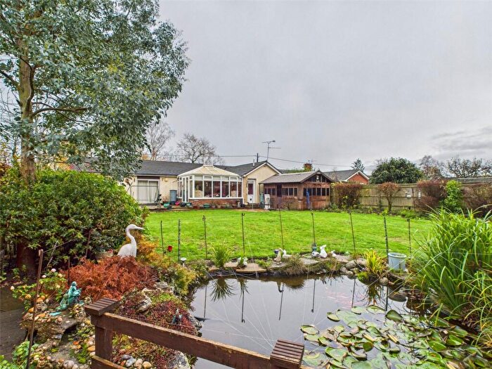 3 Bedroom Detached Bungalow For Sale In Pelican Road, Pamber Heath, RG26