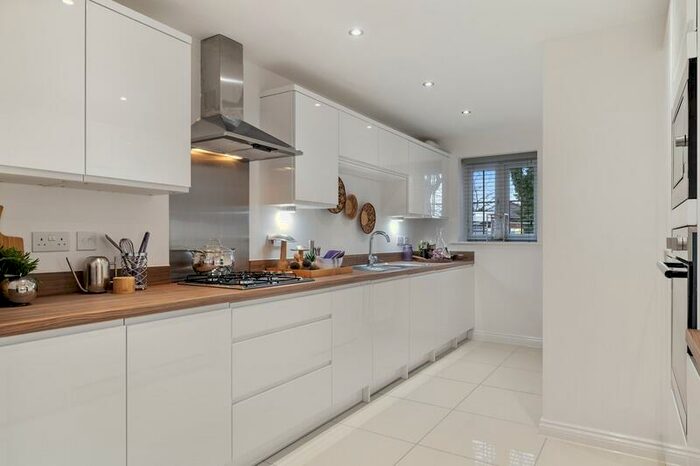 3 Bedroom End Of Terrace House For Sale In Dosthill Road, Two Gates, Tamworth, B77