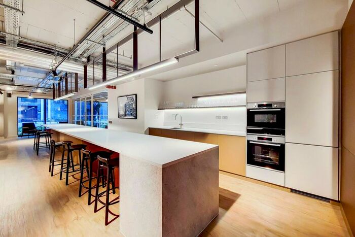 2 Bedroom Flat To Rent In Vanguard Way, Walthamstow, London, E17