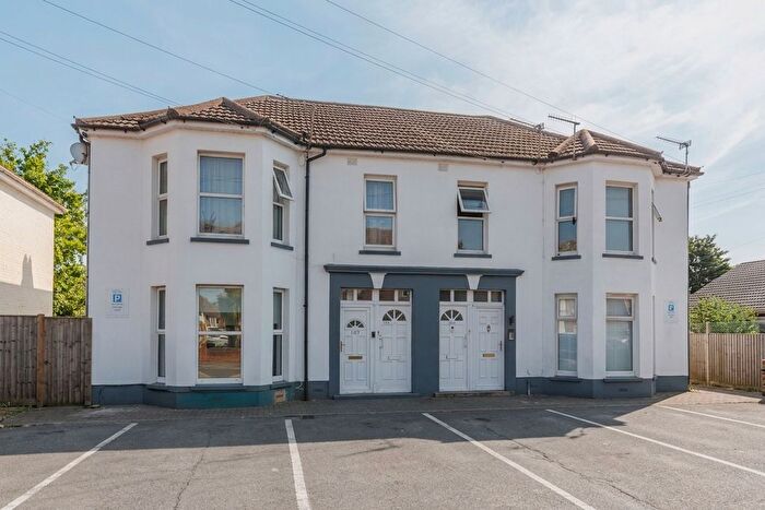 2 Bedroom Flat For Sale In Malmesbury Park Road, Bournemouth, BH8