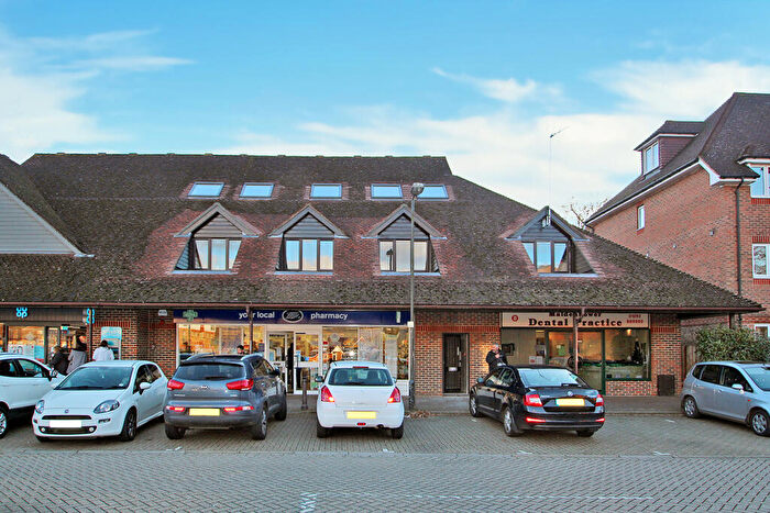 1 Bedroom Flat To Rent In A Maidenbower Square, RH10