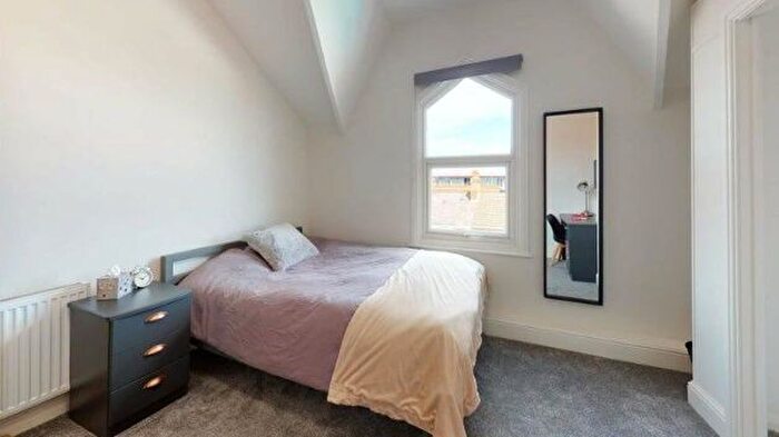 5 Bedroom Semi-Detached House To Rent In Alfreton Road, Nottingham, NG7