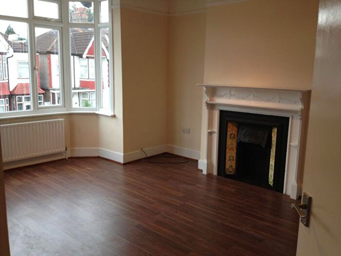 3 Bedroom Flat To Rent In Chatsworth Avenue, Wembley, HA9