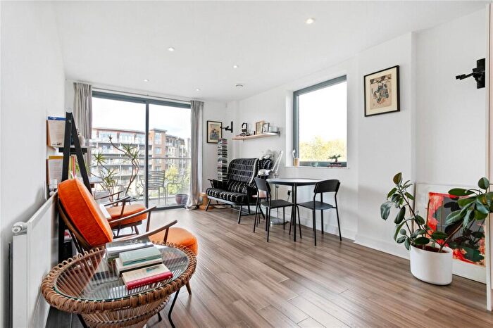2 Bedroom Apartment For Sale In Essex Wharf, London, E5