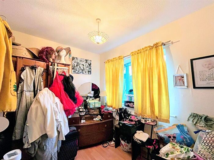 2 Bedroom Semi-Detached House For Sale In Racecourse Mount, Chesterfield, S41