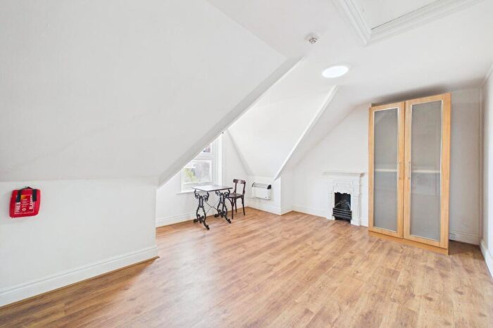 1 Bedroom Flat To Rent In Tilehurst Road, Reading, Berkshire, RG30