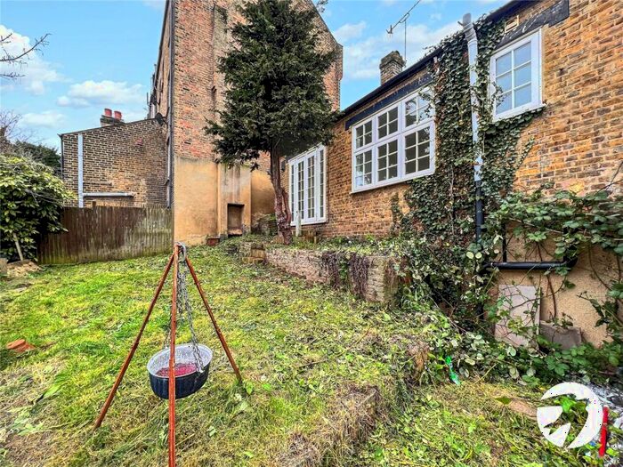 2 Bedroom Bungalow To Rent In Parkdale Road, London, SE18