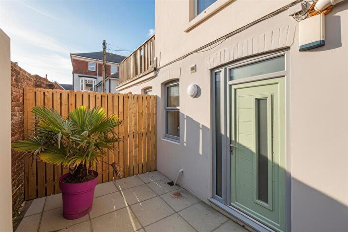 1 Bedroom Apartment For Sale In Queen Anne Terrace, Plymouth, PL4