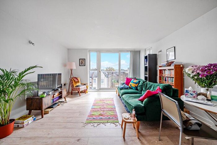 2 Bedroom Penthouse To Rent In Borland Road, London, SE15