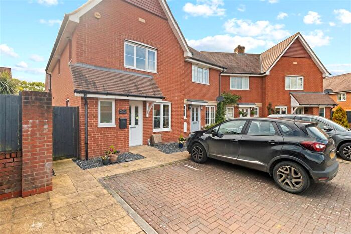 3 Bedroom Semi-Detached House For Sale In Akehurst Close, Hellingly, Hailsham, BN27