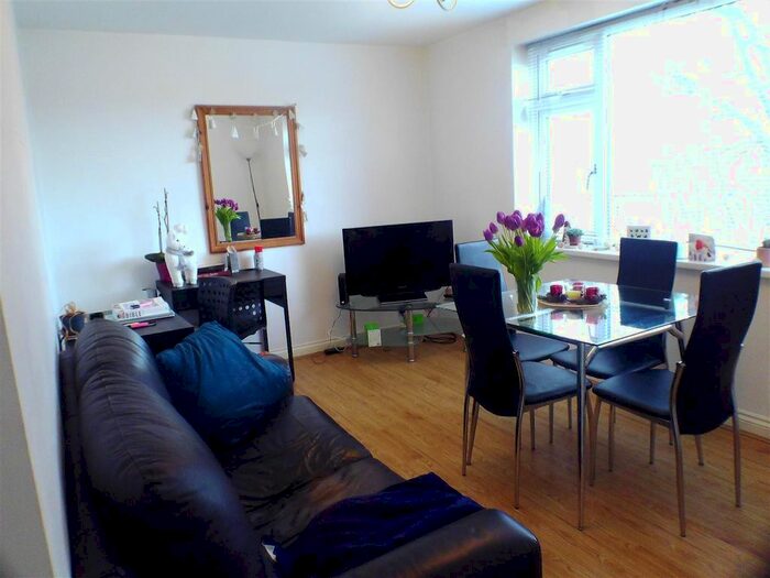 2 Bedroom Flat To Rent In Blenheim Court, Barons Close, Birmingham, B17