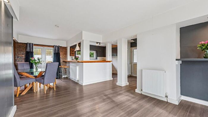 3 Bedroom End Of Terrace House For Sale In Philip Avenue, Bathgate, EH48