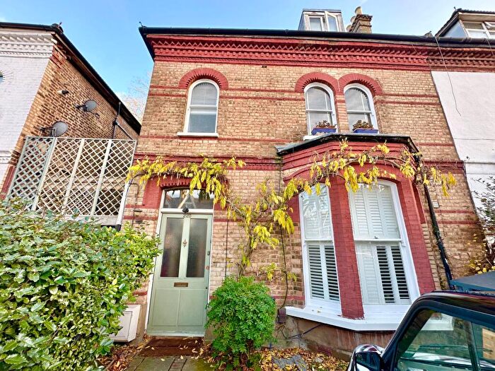 3 Bedroom Apartment To Rent In Ballards Lane, Finchley, N3