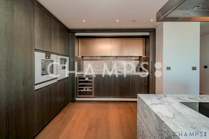 3 Bedroom Flat To Rent In Carnation Way, London, SW8