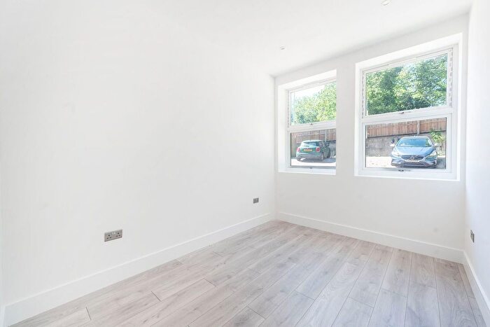 3 Bedroom Flat For Sale In West End Lane, Pinner, HA5