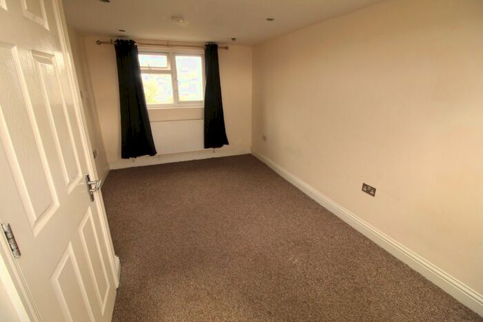 5 Bedroom Semi-Detached House To Rent In Stuart Avenue, London, NW9