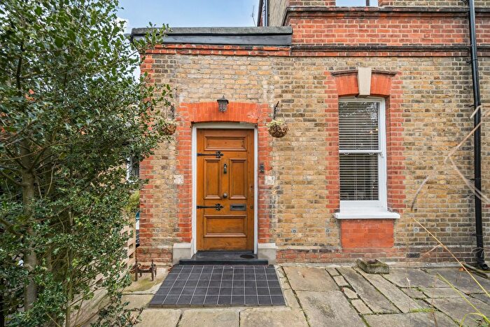 3 Bedroom Semi Detached House For Sale In The Park, Sidcup, DA14